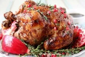 Frango Assado com Molho de Romã e Ervas