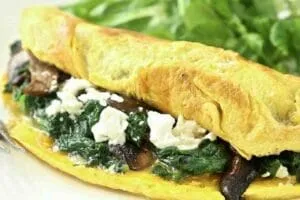 Omelete de Espinafre e Queijo Feta