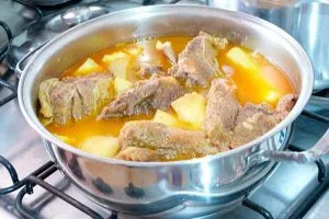 Costela com mandioca