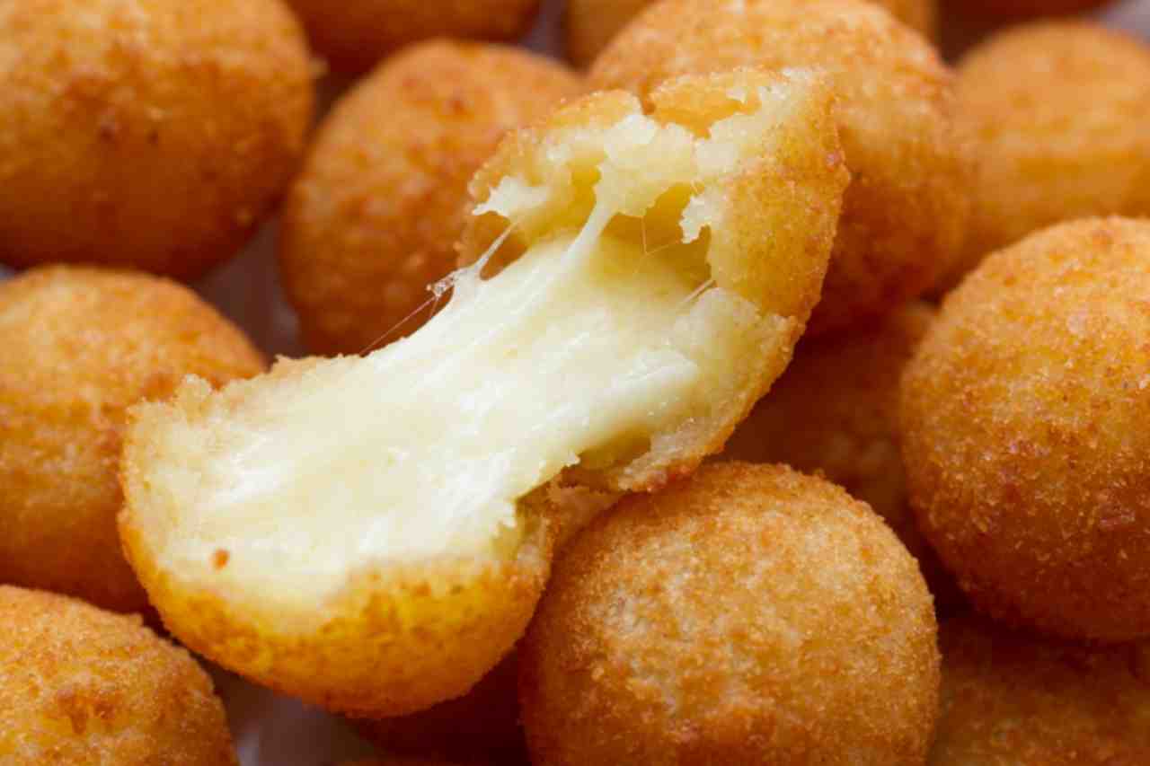 Bolinho de Arroz e Batata: O Segredo do Recheio com Queijo