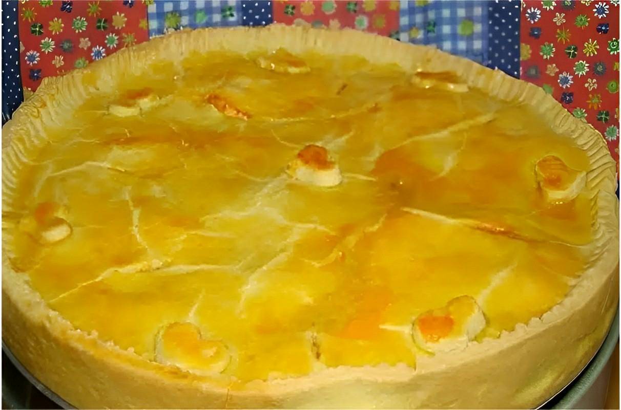 Empadão de frango simples e fácil com massa de 2 ingredientes que desmancha na boca