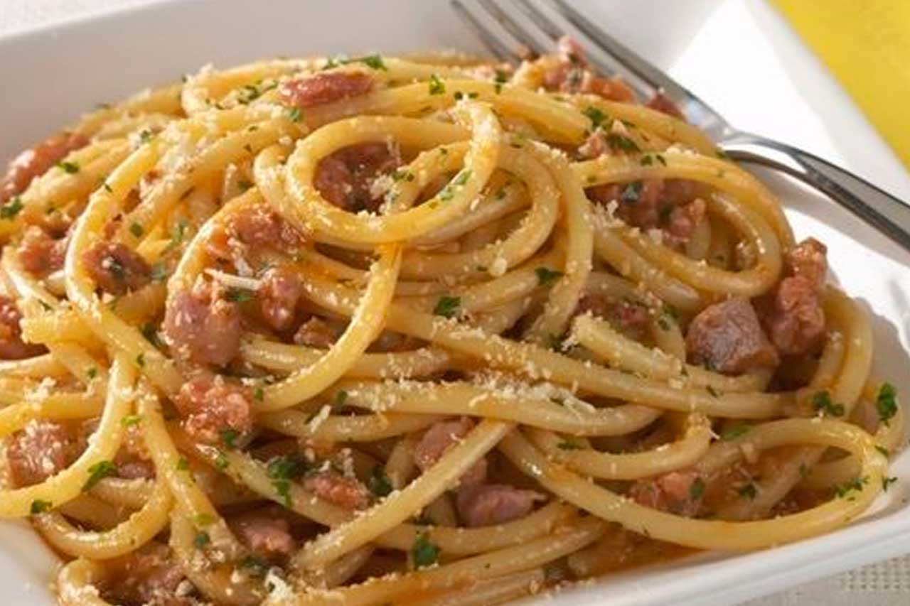 Macarrão Alho e Óleo com Linguiça Calabresa
