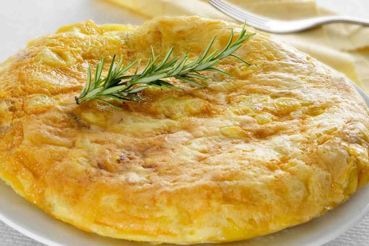 Omelete low carb tradicional para café da manhã