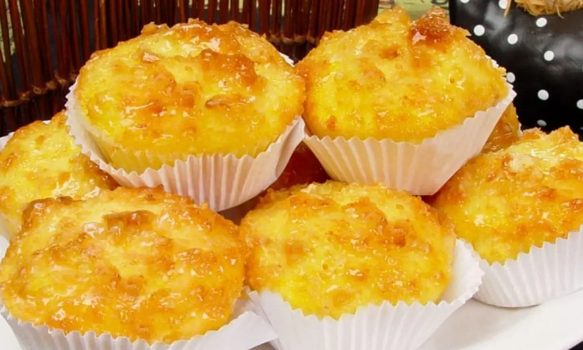 Queijadinha de Leite Condensado e Limão: O doce cremoso que equilibra o açúcar com um toque cítrico