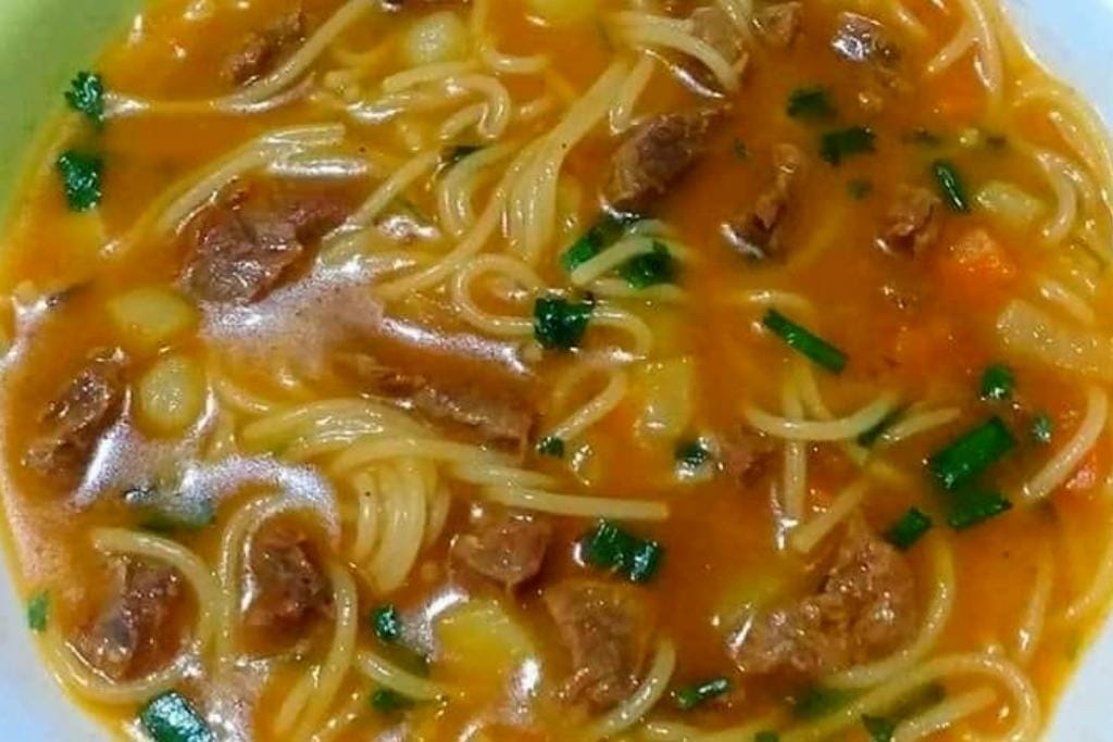 Sopa de carne e legumes